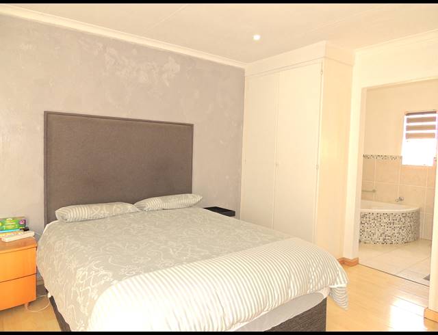 3 BEDROOM TOWNHOUSE FOR SALE IN WILGEHEUWEL
